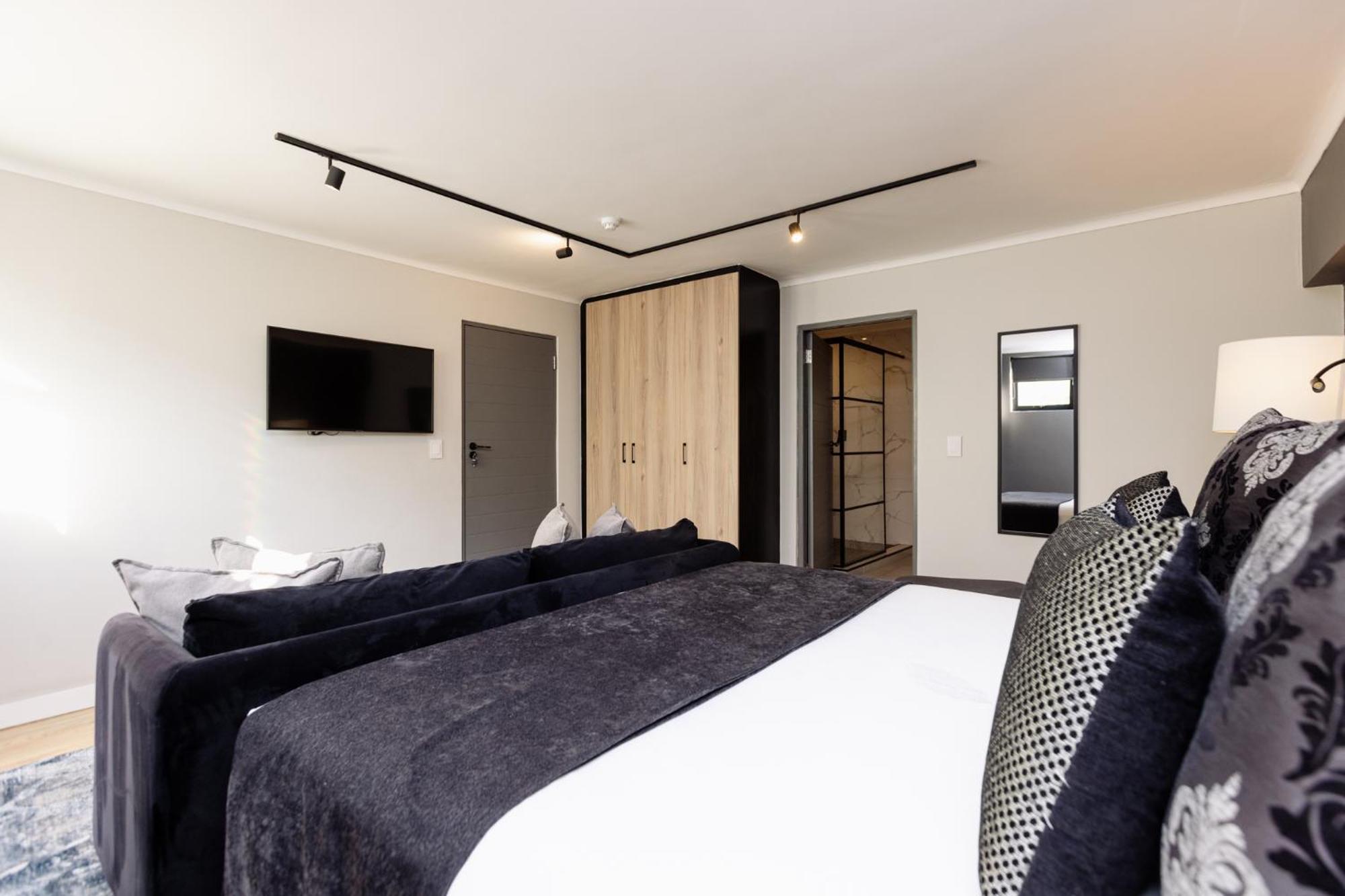Mint Hotel 84 On Katherine Johannesburg Bagian luar foto