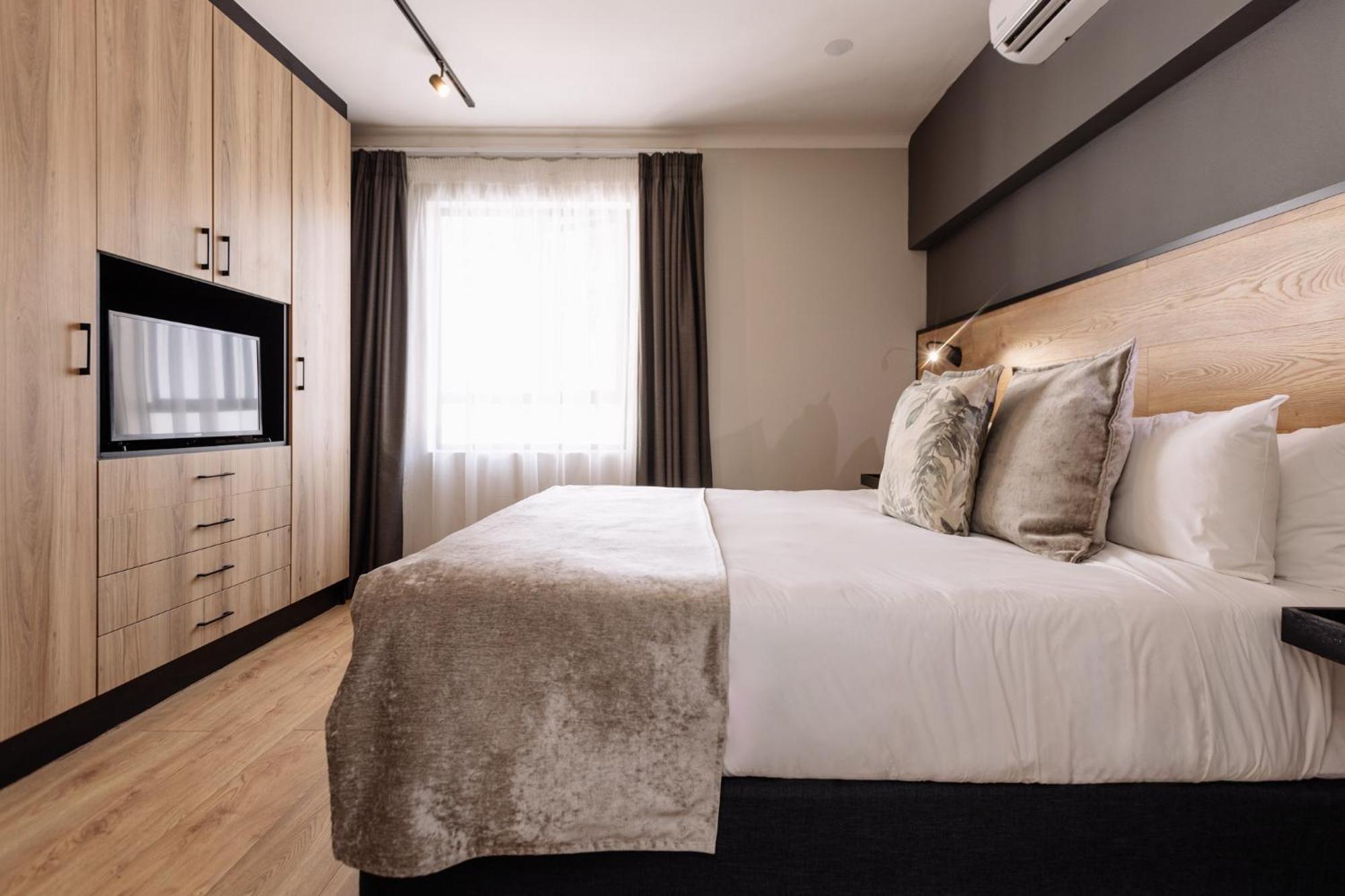 Mint Hotel 84 On Katherine Johannesburg Bagian luar foto