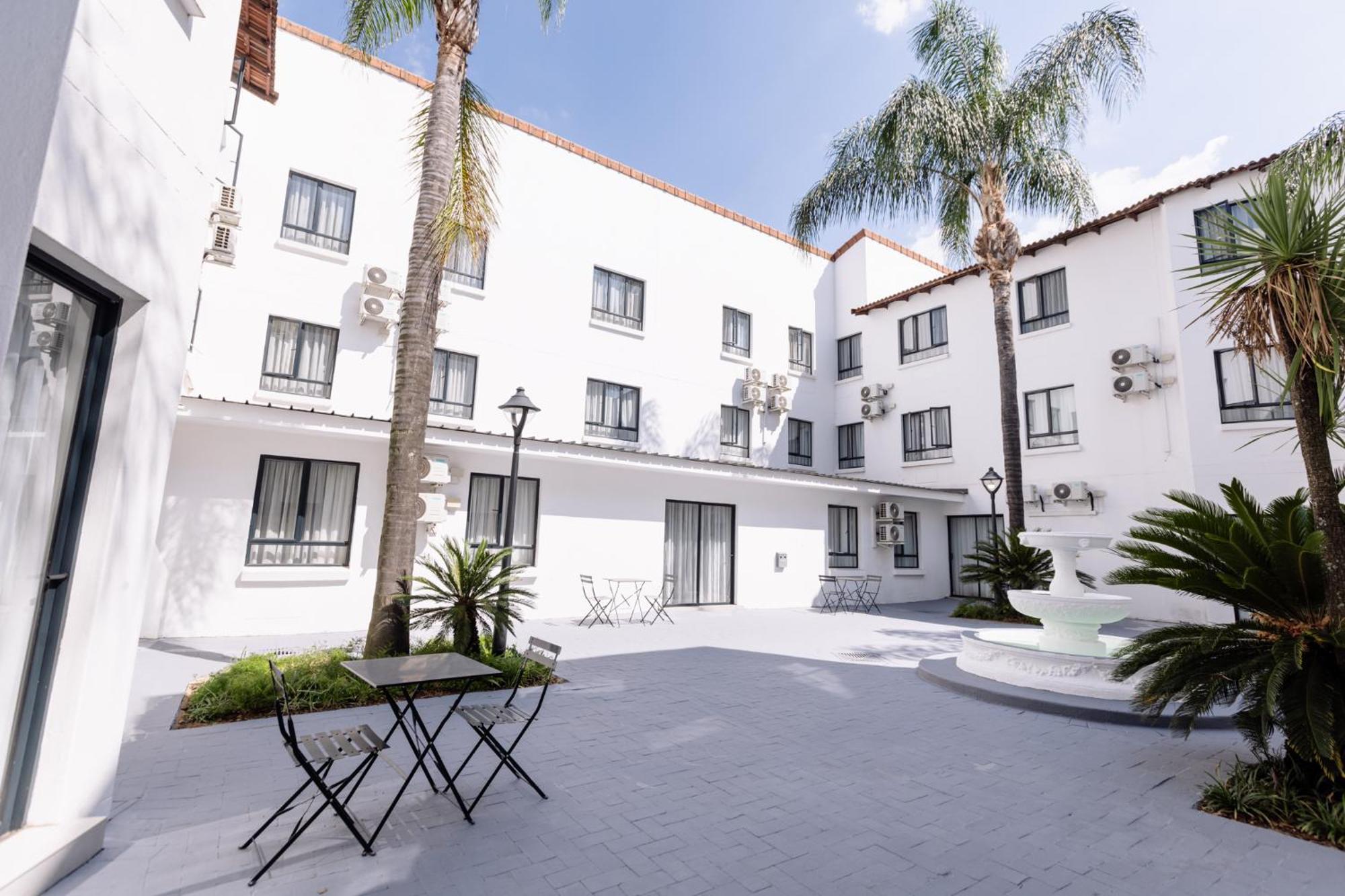 Mint Hotel 84 On Katherine Johannesburg Bagian luar foto