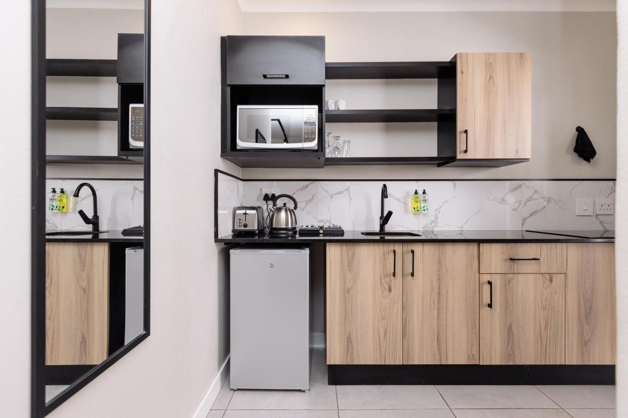Mint Hotel 84 On Katherine Johannesburg Bagian luar foto