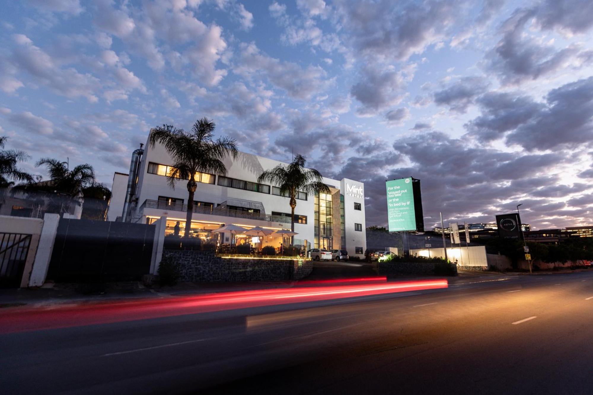 Mint Hotel 84 On Katherine Johannesburg Bagian luar foto