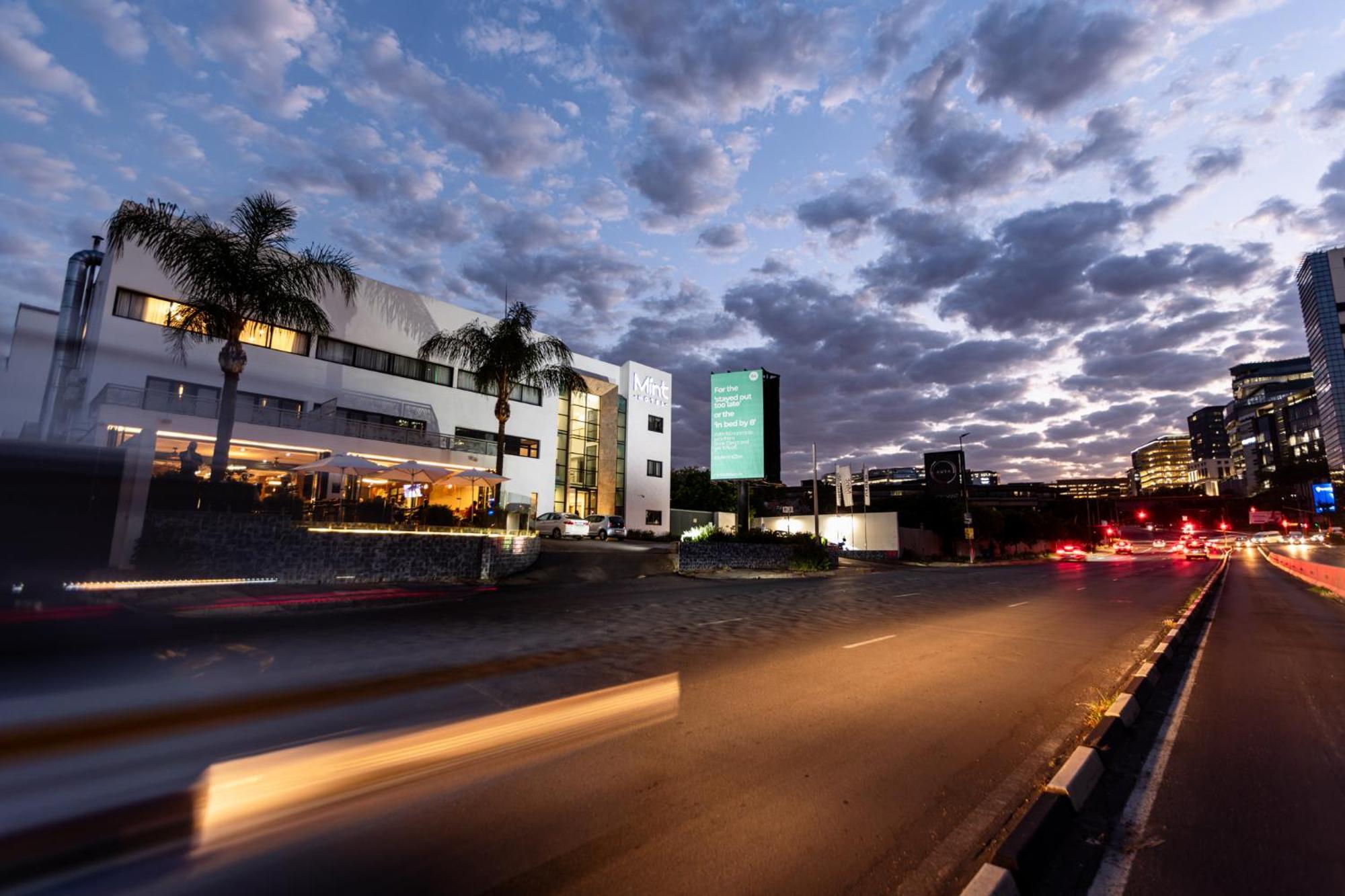 Mint Hotel 84 On Katherine Johannesburg Bagian luar foto