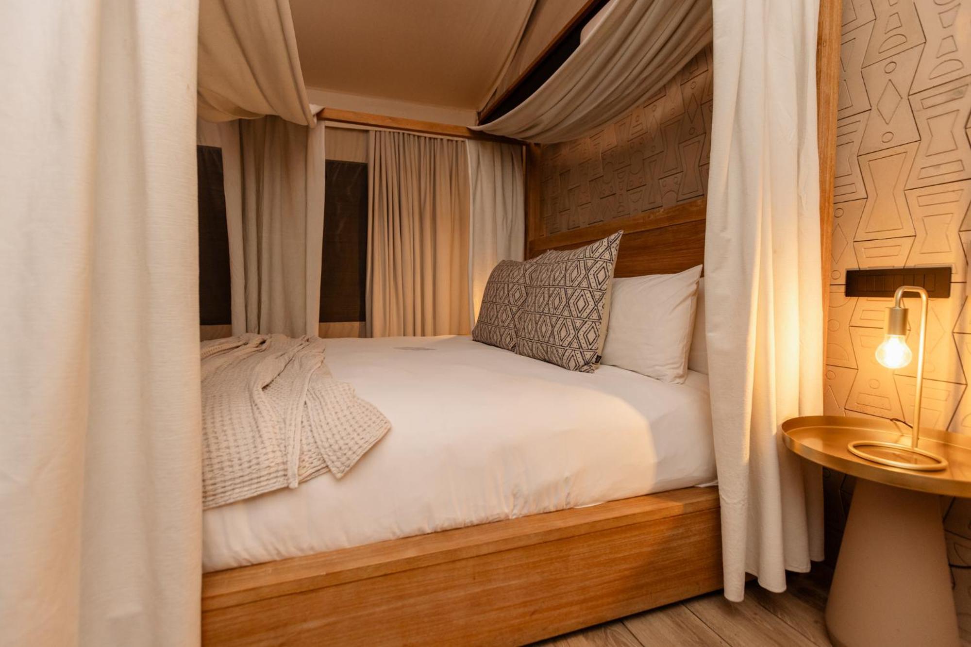 Mint Hotel 84 On Katherine Johannesburg Bagian luar foto
