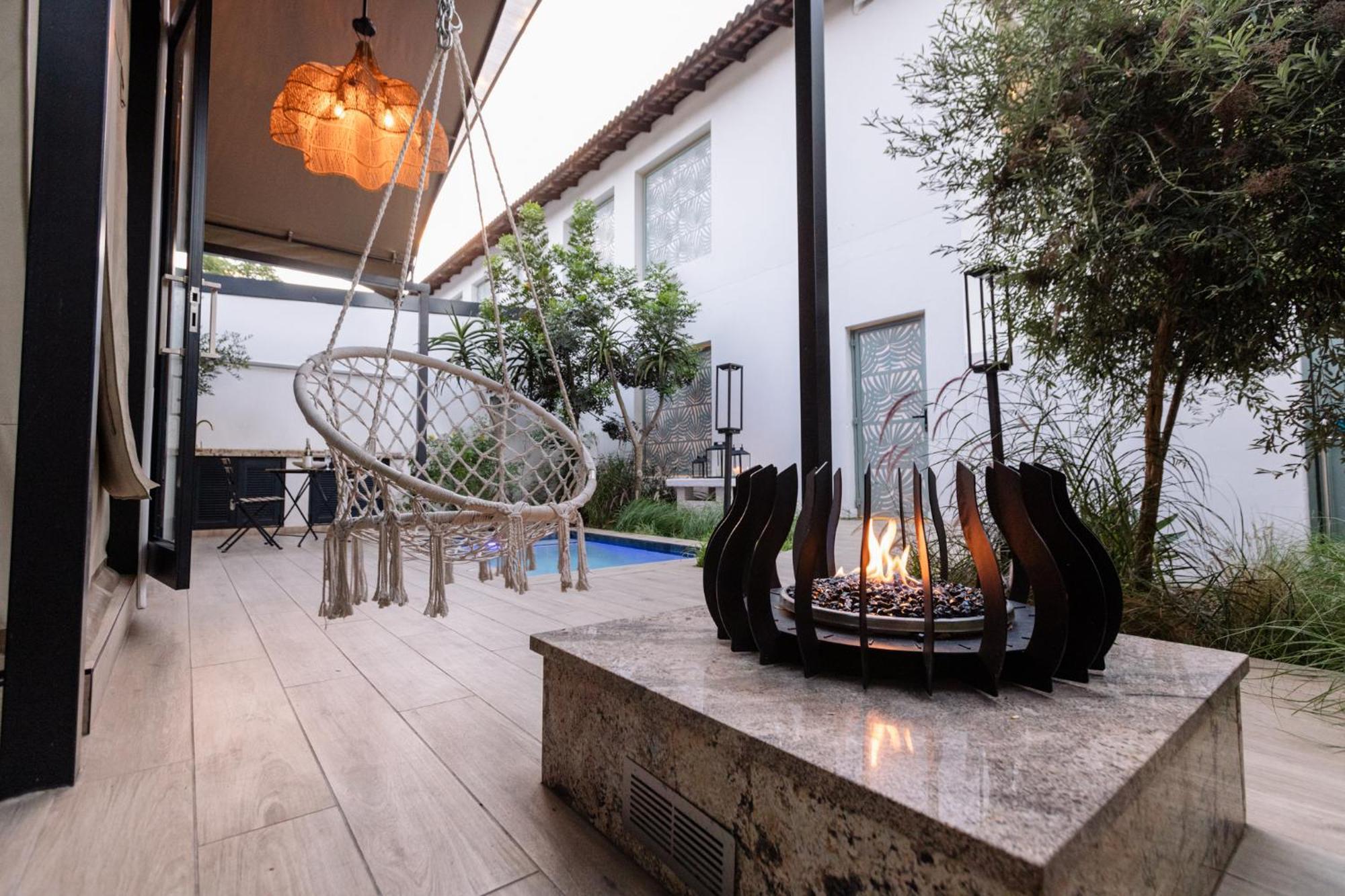 Mint Hotel 84 On Katherine Johannesburg Bagian luar foto