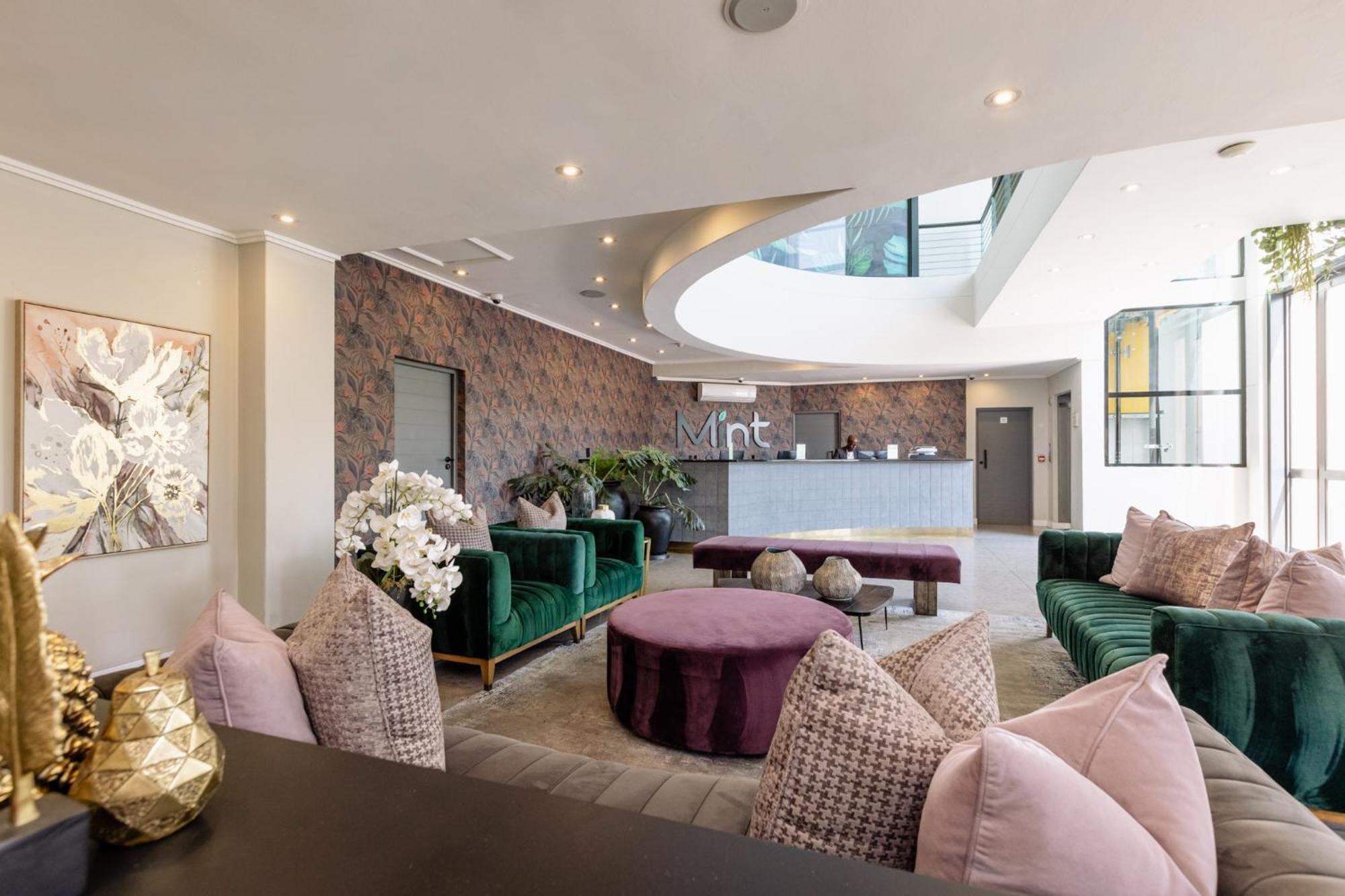 Mint Hotel 84 On Katherine Johannesburg Bagian luar foto