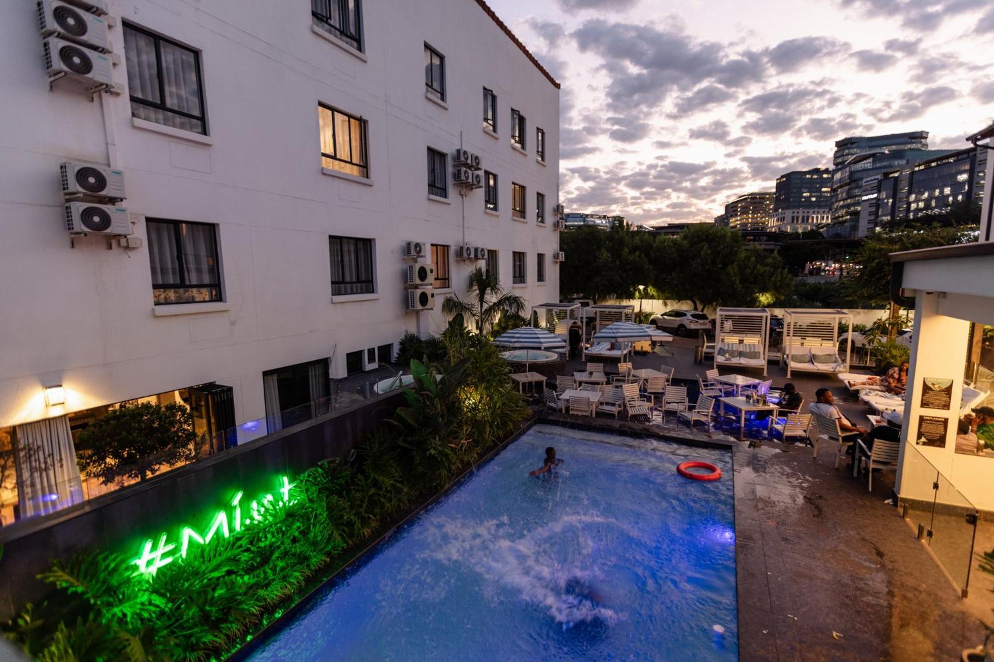 Mint Hotel 84 On Katherine Johannesburg Bagian luar foto